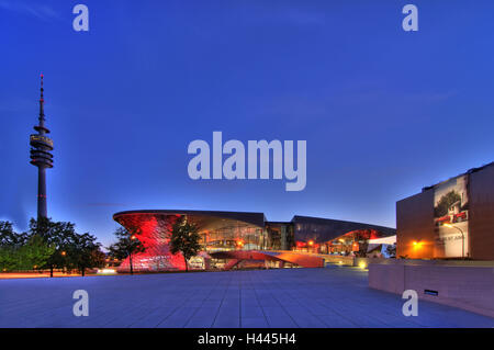 Germania - Monaco, BMW World, Olympic Tower, notte, Foto Stock