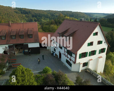 Germania, Baden-Württemberg, Hayingen, parte storico villaggio di monete, castello Derneck, il castello di corte, turistico, dal di sopra, edificio, rovina del castello, Castello, segno difensivo del castello di parete, struttura, architettura, luogo di interesse, destinazione, turismo, area della biosfera, l Foto Stock