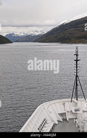 Il Cile, fjord scenario, canale angostura Gabriel, la Cordigliera delle Ande, Cordillera Darwin, nave bug, Foto Stock