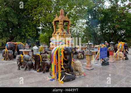 Thailandia Phuket, Capo Laem Promthep, articoli da toeletta, elefante statuine, Foto Stock