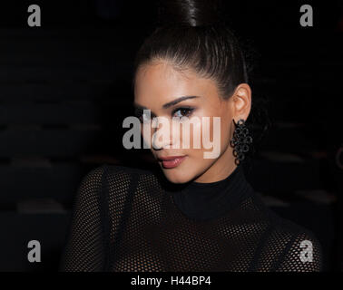 New York, NY, Stati Uniti d'America - 10 Settembre 2016: Pia Wurtzbach assiste pista per Academy of Art University collezione durante la settimana della moda di New York la Primavera/Estate 2017 a stazione di Moynihan Foto Stock