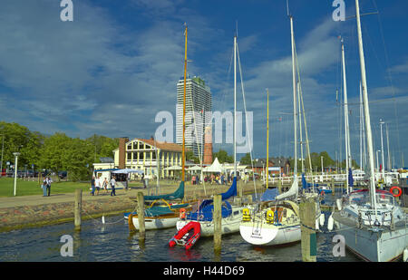 Germania, SCHLESWIG-HOLSTEIN, Travemünde, porto, stivali, hotel Maritim, Foto Stock