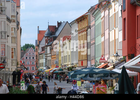 Germania, Sassonia-Anhalt, città di Lutero Wittenberg, Collegienstrasse, zona pedonale, Foto Stock