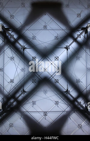 Francia, Parigi Louvre, all'interno, la piramide in vetro, Foto Stock