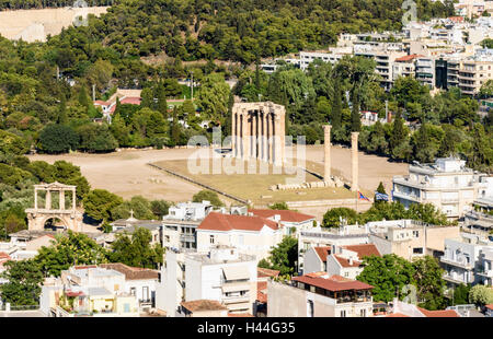 Uccelli-eye-vista dell'Arco di Adriano e il Tempio di Zeus Olimpio, Atene, Grecia Foto Stock