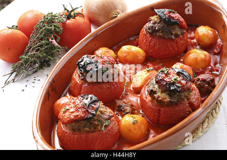 Teglia, pomodorini ripieni con carne macinata, Foto Stock