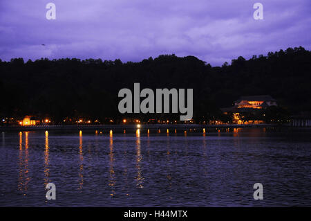 Sri Lanka, Kandy, cog tempio, sera, Foto Stock