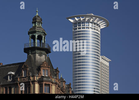 Germania, Assia, di Francoforte sul Meno, corona alta crescita, banca DR, dettaglio, città, architettura, costruzione, banche, Commerzbank, alto, stili architettonici, diversamente, storicamente, vecchio, moderno, cielo blu, senza nuvole, Foto Stock