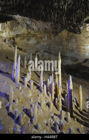 In Germania, la Baviera, Svizzera Francone, Pottenstein, devil's pit, grotte di calcare, pietre di gocciolamento, stalagmiti, Foto Stock