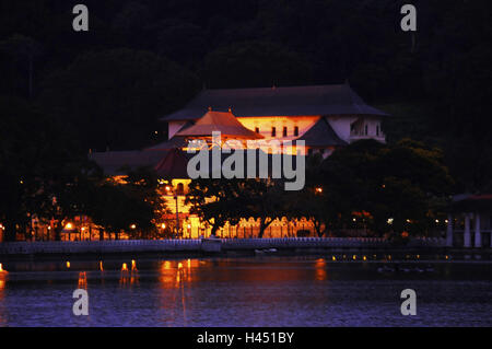 Sri Lanka, Kandy, cog tempio, sera, Foto Stock