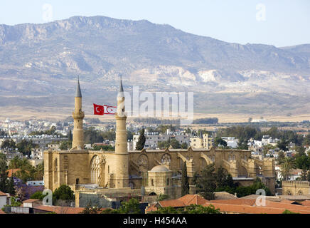 Cipro, Nicosia, Turco, Cityscape, Selimiye moschea, bandiere, montagne, Foto Stock