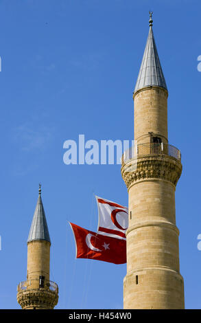 Cipro, Nicosia, Selimiye moschea, dettaglio, minareti, bandiere, in turco, Foto Stock