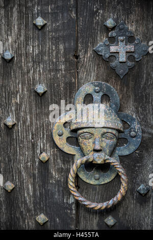 La Chiesa faccia porta maniglia. Wasperton, Warwickshire, Inghilterra Foto Stock