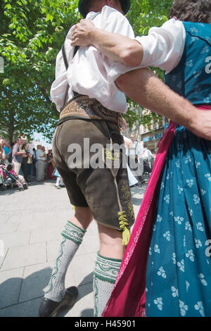 In Germania, in Baviera, Folk Dance Group, spettatori, estate, nessun modello di rilascio, Foto Stock