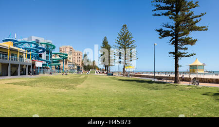 Un parco a Glenelg, Adelaide. Il South Australia è più popolare località area di intrattenimento. Foto Stock