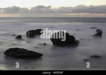 Spagna, Canarie, isola di La Gomera, Valle Gran Rey, Playa del Ingles, costa, pietre, sera, Foto Stock