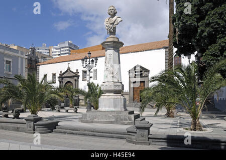 Spagna Isole Canarie, grano isola canaria, la lettura di Palma, plaza Alameda de Colon, Columbus busto, la chiesa di San Francisco Foto Stock