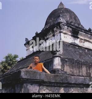 Laos, Luang Prabang, tempio Wat Wisunarat, 'Lotus Stupa', monaco, nessun modello di rilascio, Asia del sud-est asiatico, destinazione, luogo di interesse, la cultura, l'UNESCO-patrimonio culturale mondiale, architettura, costruzione, struttura pagoda, esterno, persone, uomo, locale, fede, religione, Buddismo, Foto Stock