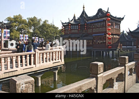 Cina, Shanghai, parte città Nanshi, Huxinting teahouse, lago, ponte a zig-zag, visitatore che nessun modello di rilascio, Foto Stock