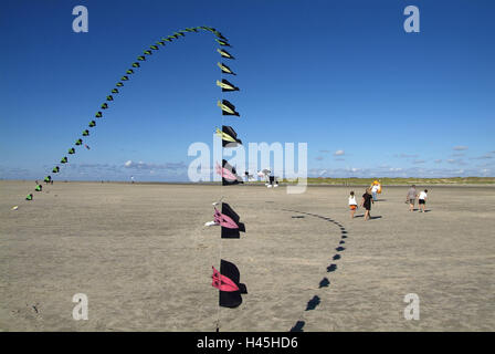 Germania, Schleswig-Holstein, Eiderstadt, Sankt Peter-Ording, spiaggia, kite, volare, passeggini, Foto Stock