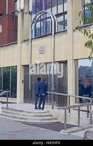 L'ingresso principale della città di Londra boys school sulla sponda nord del Tamigi ,vicino al Millennium Bridge Foto Stock