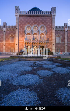 Austria, Vienna, Arsenale, Museo di Storia Militare, serbatoio, crepuscolo, Foto Stock