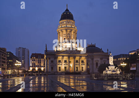 Germania, Berlino, gendarme il mercato, Cattedrale tedesca, illuminazione, sera, l'Europa, la città capitale, torre a cupola, a cupola, pilastri, statue, architettura, landmark, turismo, luogo di interesse, cielo blu, edificio, spazio notte, cultura, torre, architettura, ven Foto Stock