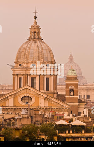 Italia, Roma, vista città, la chiesa di San Carlo al Corso, sfondo, San Pietro, Foto Stock