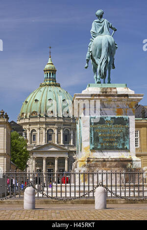 Danimarca, Copenaghen, Frederik è la Chiesa, monumento equestre, quadrato, al Castello di Amalienborg, Foto Stock