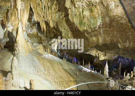 In Germania, in Baviera, Pottenstein, devil's pit, Barbarossadom, Franconia, grotte di calcare, show, pit pit, pietre di gocciolamento, di stalattiti, sinterizzare, luogo di interesse, attrazione, turismo, turisti, persone Foto Stock