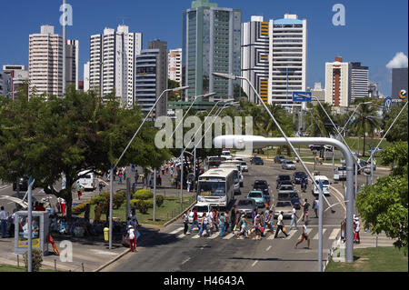 Il Brasile, vi Salvador Bahia, vista città, alta sorge, traffico, zebra crossing, pedonale Foto Stock