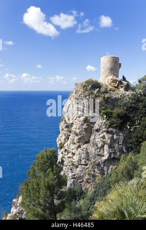 In Spagna, le isole Baleari, isola di Maiorca, bile costa, torre di avvistamento, Torre de ses anime, destinazione, visualizzare, torre, vecchio luogo di interesse, costa, costa scoscesa, rock, Mare, Mare mediterraneo, Horizon, cielo, nuvole, scenario, prepotentemente, espone, pittorescamente, natura, molla, deserte, Foto Stock