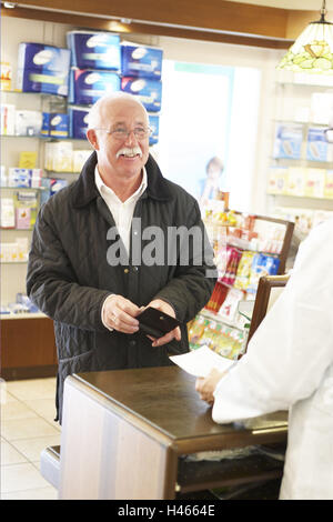 L'uomo, farmacia, ricetta, farmaco, Foto Stock