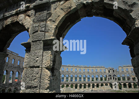 Croazia, Istria, Pola, arena, dettaglio, Europa, destinazione, città e luogo di interesse, la cultura, la struttura, architettura, prua, curve di pietra, archi a tutto sesto, storicamente, cielo blu, senza nuvole, romano, Anfiteatro, Foto Stock