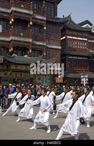 Cina, Shanghai, parte città Nanshi, negozio quarto, combattivo gruppo sportivo, nessun modello di rilascio, Foto Stock