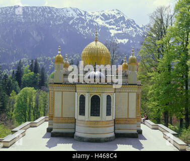 In Germania, in Baviera, Linderhof Palace, Moorish Kiosk, Europa, Baviera, Ettal, il Castello Reale, il parco del castello, edificio, pavilion cupole a cipolla, Golden, architettura, architettura, attrazione, arte, cultura, montagne, alpine, visualizzazioni Foto Stock