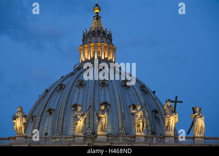 Italia, Roma, Basilica di San Pietro, dettaglio, a cupola, in serata, Foto Stock