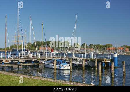 Germania, SCHLESWIG-HOLSTEIN, Travemünde, porto, barche a vela, pier, museo della nave 'Passat', Foto Stock