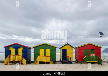 Colorato di spogliatoi, Muizenberg, Cape Town, Sud Africa Foto Stock