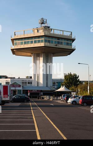 Lancaster (Forton) Servizi, REGNO UNITO, sull'autostrada M6. La Pennine Tower ristorante (1965) è un edificio elencato (ora chiuso) Foto Stock