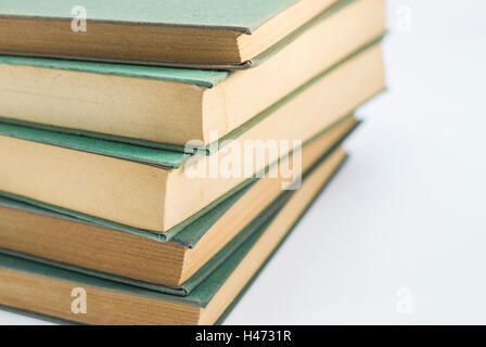 Un mucchio di ingiallito libri vecchi. Foto Stock