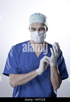 Op. medico si prepara per il funzionamento, Foto Stock