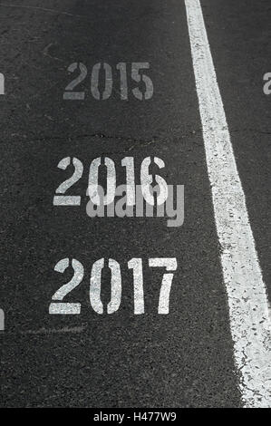 2017, Felice Anno Nuovo, continua anno numeri contano su strada asfaltata, il fuoco selettivo Foto Stock