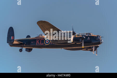 La navigabilità di suola Avro Lancaster bomber battenti NEL REGNO UNITO, PA474, azionato dalla Battaglia di Bretagna Memorial volo. Foto Stock