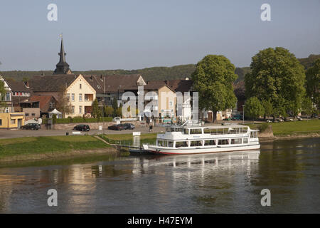 Germania, Bassa Sassonia, Bodenwerder sul Weser, nave, imbarcadero, vista locale, Foto Stock