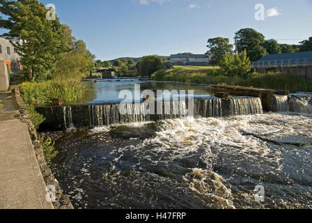 Fiume OWENMORE, BALLYSADARE, SLIGO DOVE POLLEXFEN MILL, posseduta dal poeta, drammaturgo e vincitore del Premio Nobel per la letteratura, William Butler Yeats nonno era situato a. Di cui al da YEATS in 'Il CELTIC TWILIGHT' Foto Stock