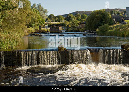 Fiume OWENMORE, BALLYSADARE, SLIGO DOVE POLLEXFEN MILL, posseduta dal poeta, drammaturgo e vincitore del Premio Nobel per la letteratura, William Butler Yeats nonno era situato a. Di cui al da YEATS in 'Il CELTIC TWILIGHT' Foto Stock