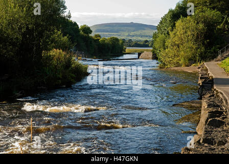 Fiume OWENMORE, BALLYSADARE, SLIGO DOVE POLLEXFEN MILL, posseduta dal poeta, drammaturgo e vincitore del Premio Nobel per la letteratura, William Butler Yeats nonno era situato a. Di cui al da YEATS in 'Il CELTIC TWILIGHT' Foto Stock