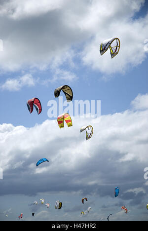 Kitesurfer sulla spiaggia di San Pietro Ording (paese), Foto Stock