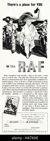 Anni Cinquanta spot pubblicitari originali dalla vecchia rivista vintage datato 1952 pubblicità per RAF assunzione Foto Stock